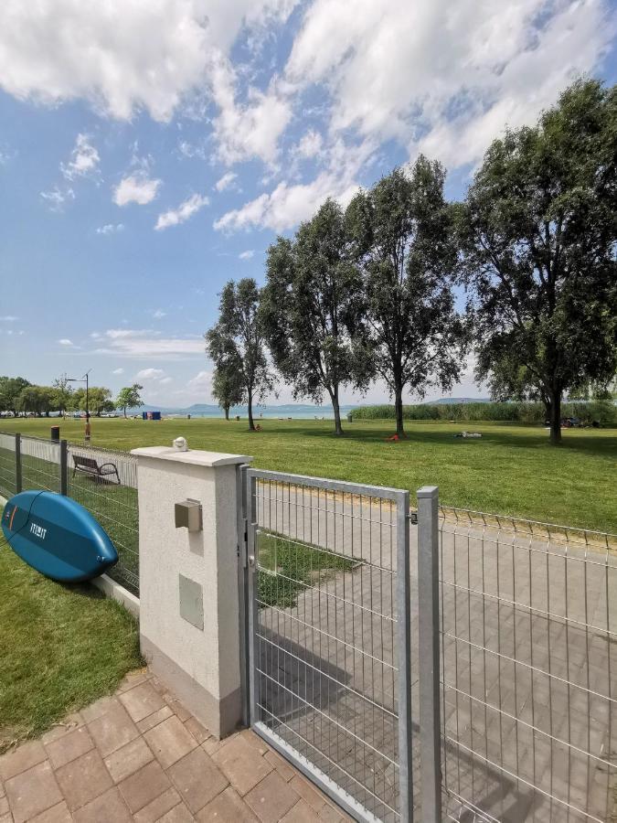 Vízpart Honvéd Apartman Balatonlelle Exterior foto